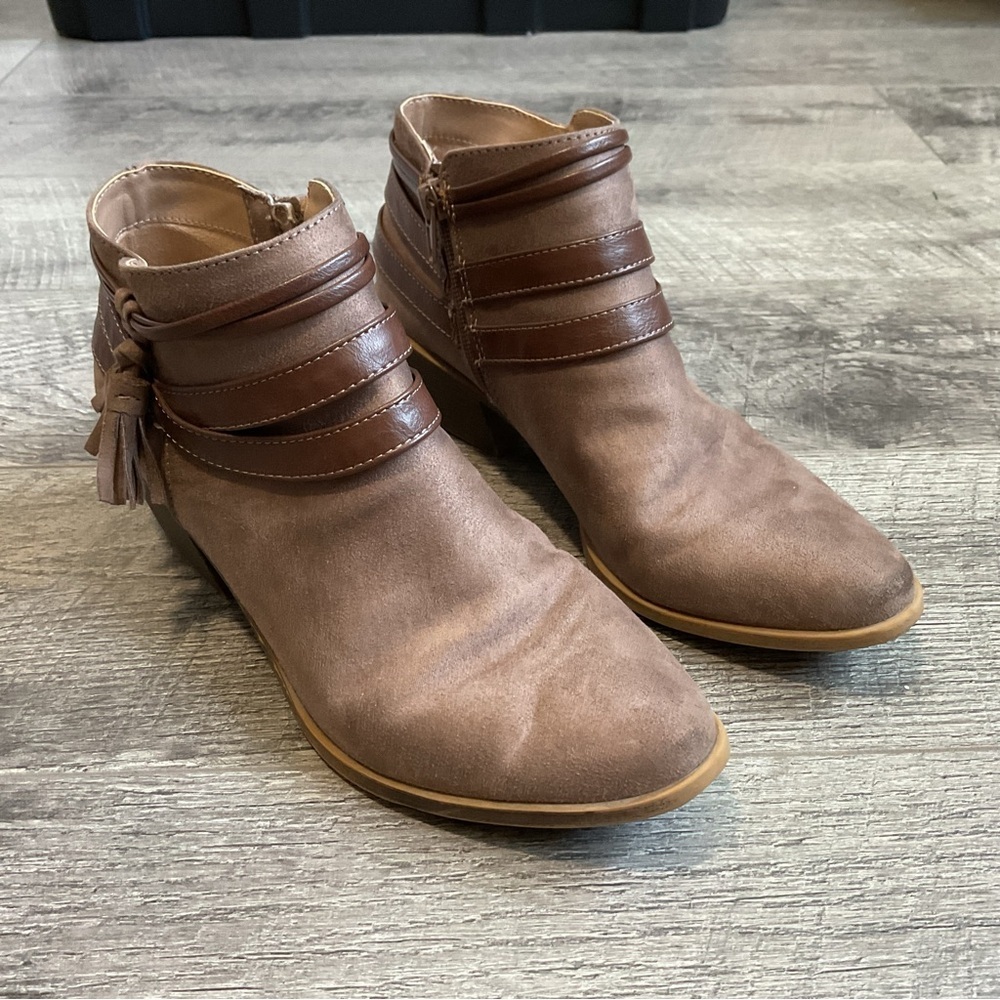 Life Stride Paloma Tassel Ankle Bootie Size 8.5